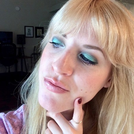 makeup look mermaid eyes